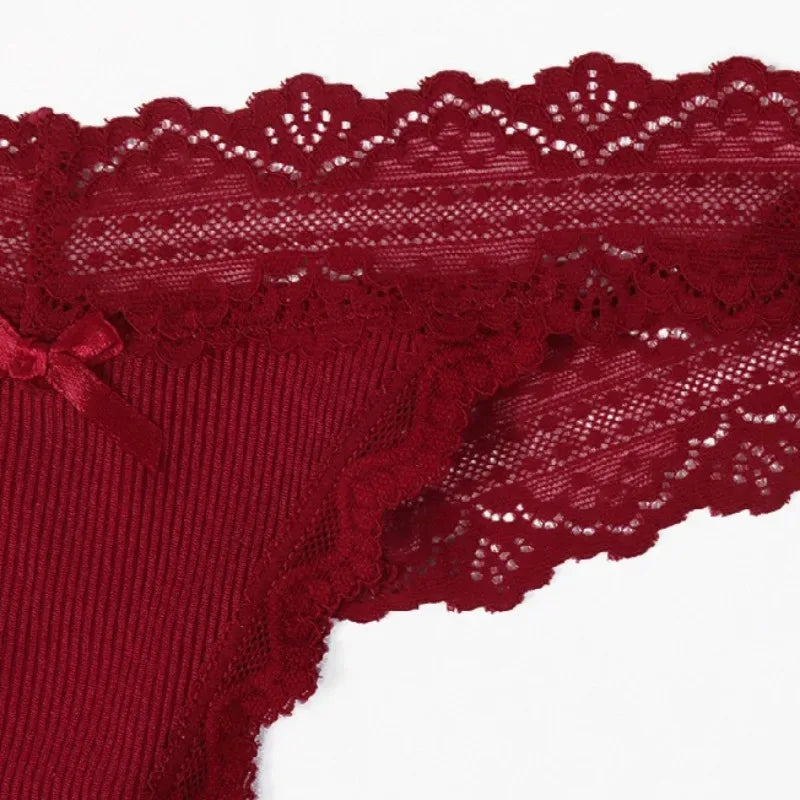 String Femme – Dentelle Florale