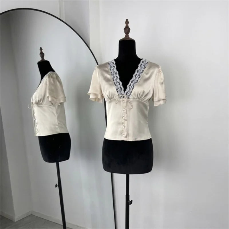 T-shirt court à lacets Lace V-neck pour femmes