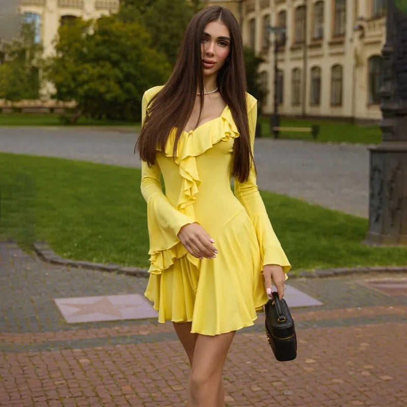 Robe mini jaune à volants pour femmes
