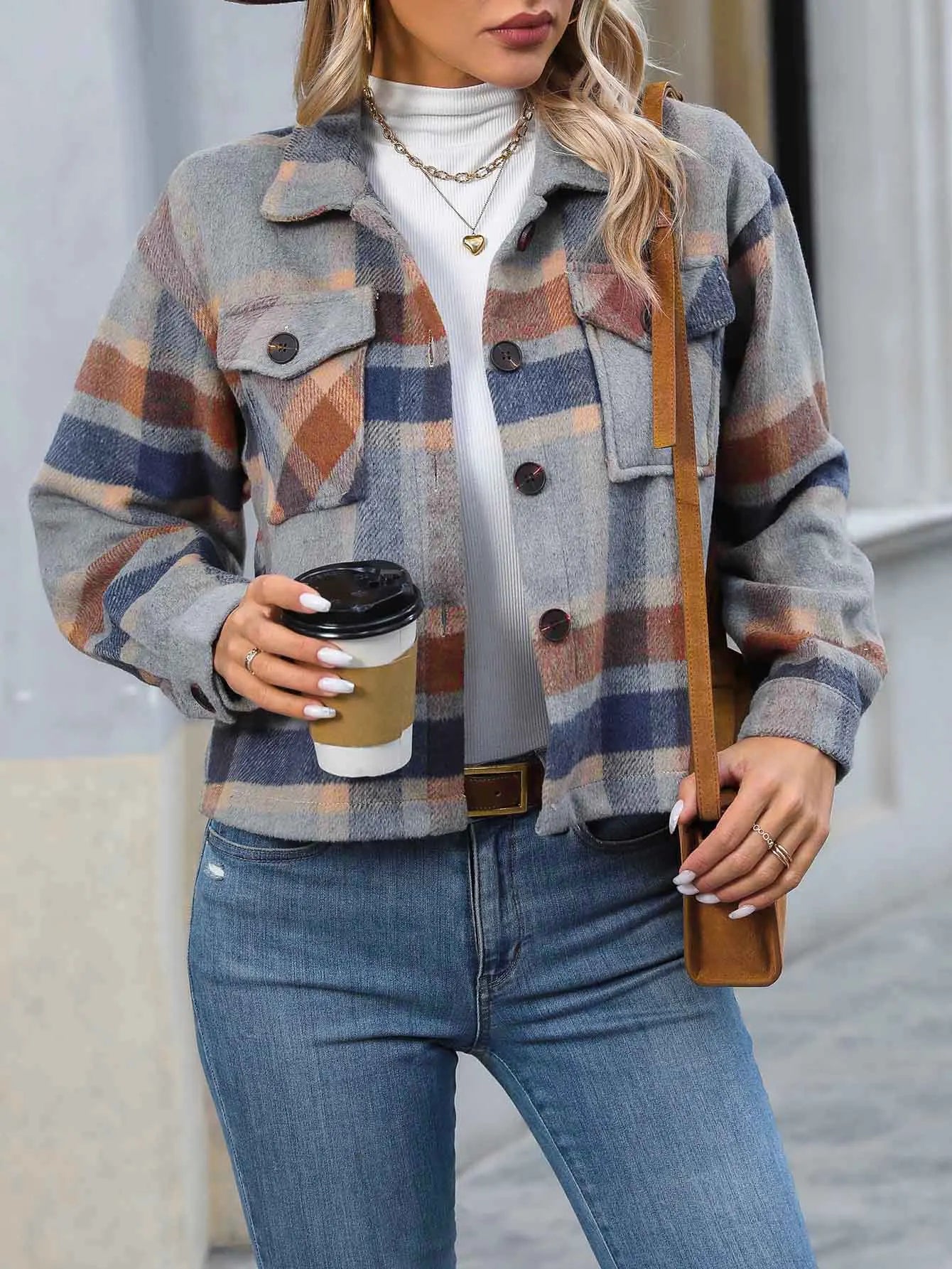 Ensemble avec pantalon à revers avec poche à rabat et veste courte décontractée à carreaux pour femmes