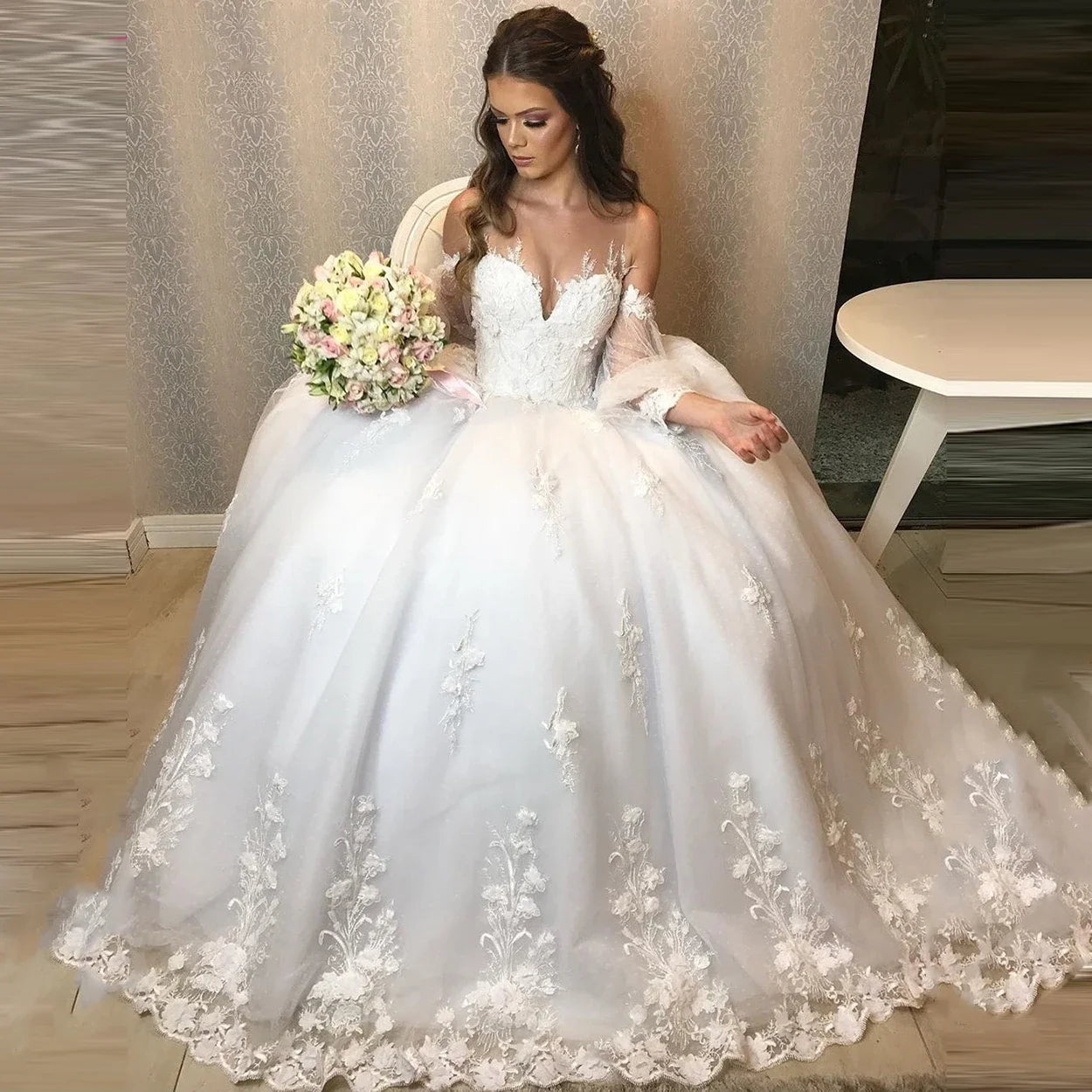 Robe de mariée longue et sexy à col transparent pour femmes
