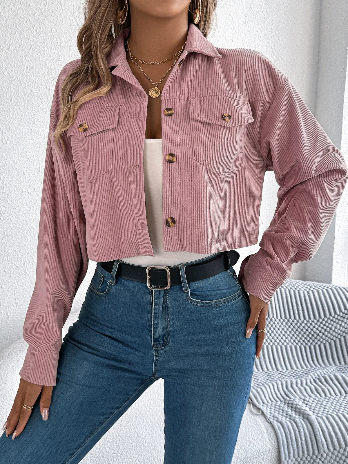 Veste Courte Femme – Velours Côtelé et Poches à Rabat