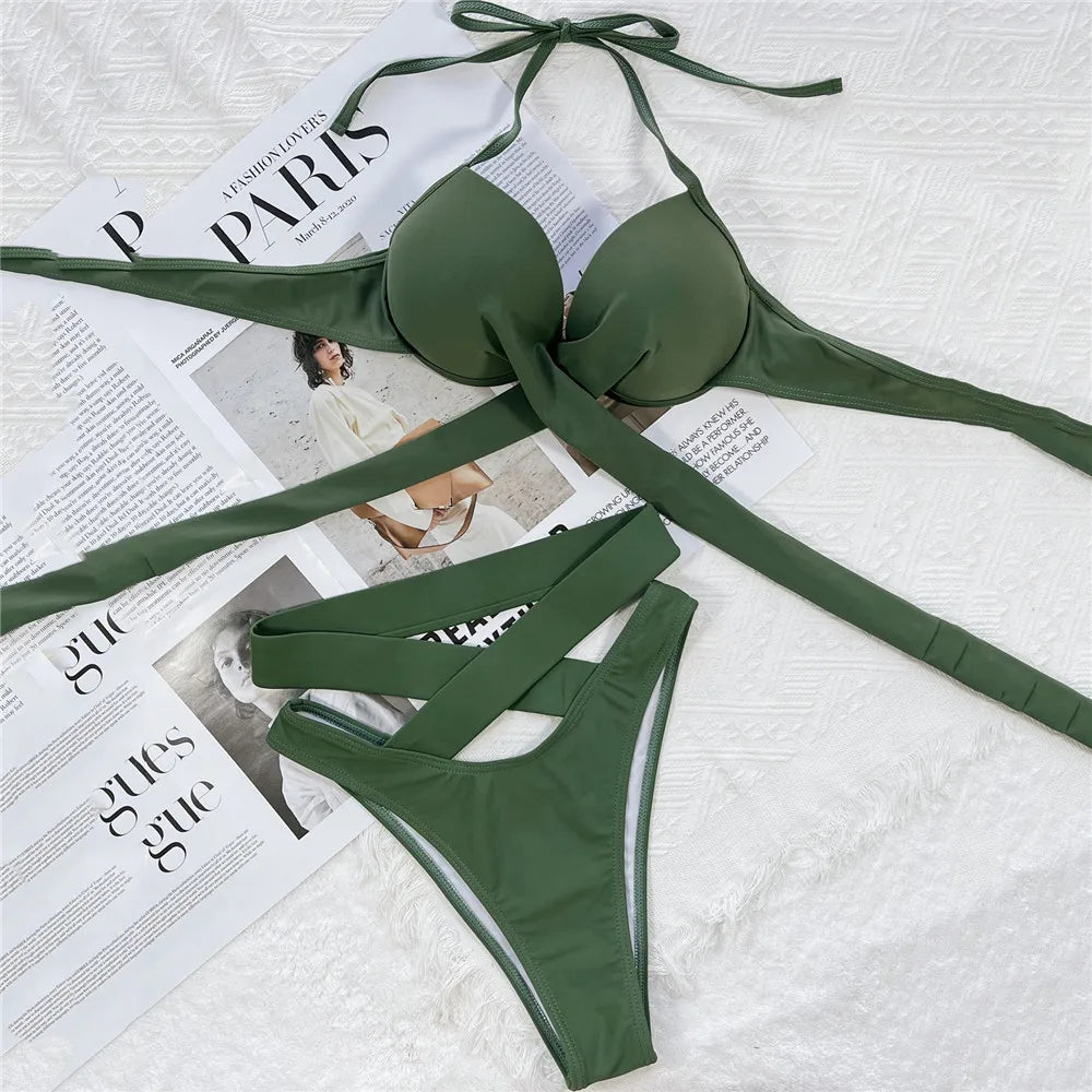 Maillot de bain brésilien deux pièces soutien-gorge push up, et string pour femmes