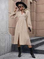Robe longue en satin blanc à simple boutonnage pour femmes