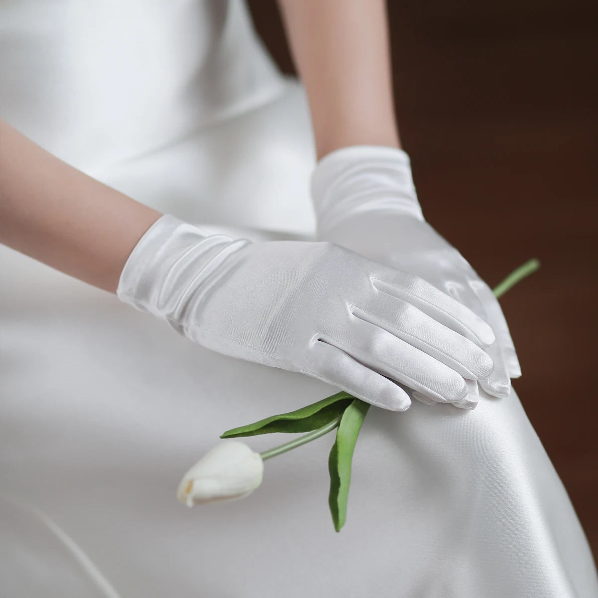 Gants court en satin pour femmes