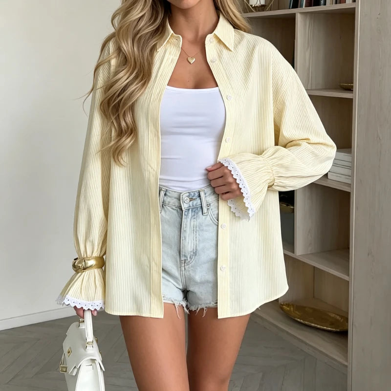 Chemisier Rayé Femme – Manches Longues et Bordure en Dentelle