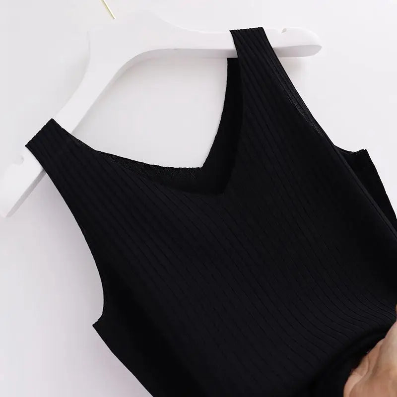 Ensemble deux pièces pull en maille et jupe trapèze à bretelles pour femmes