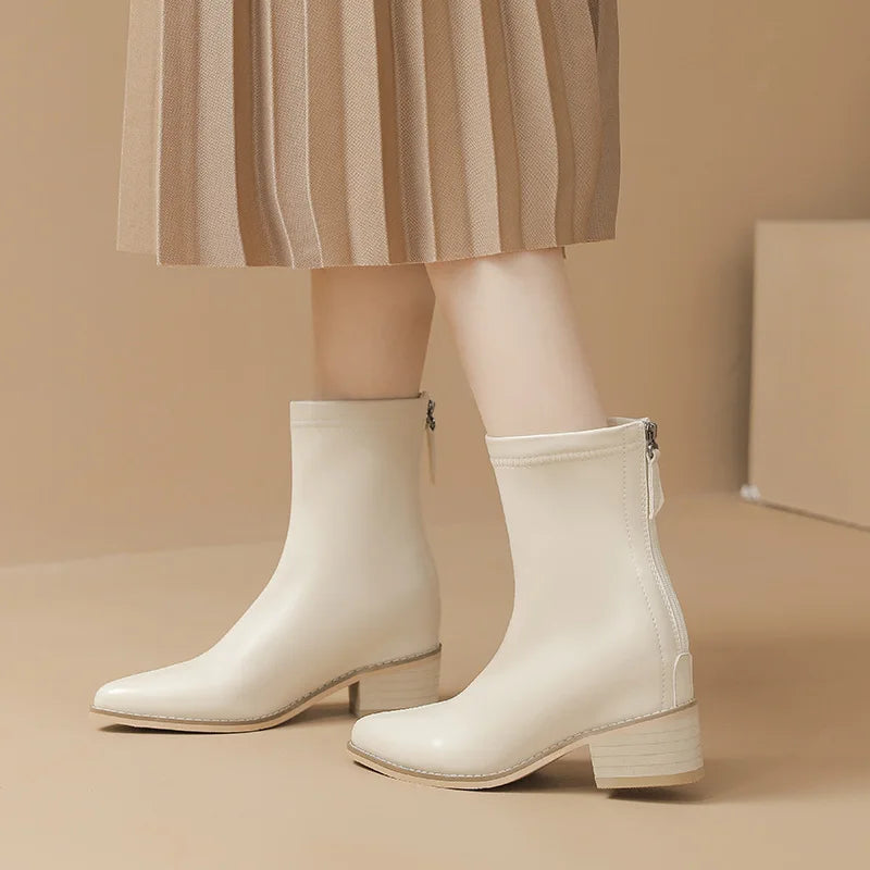 Bottine courtes pointues en cuir souple pour femmes