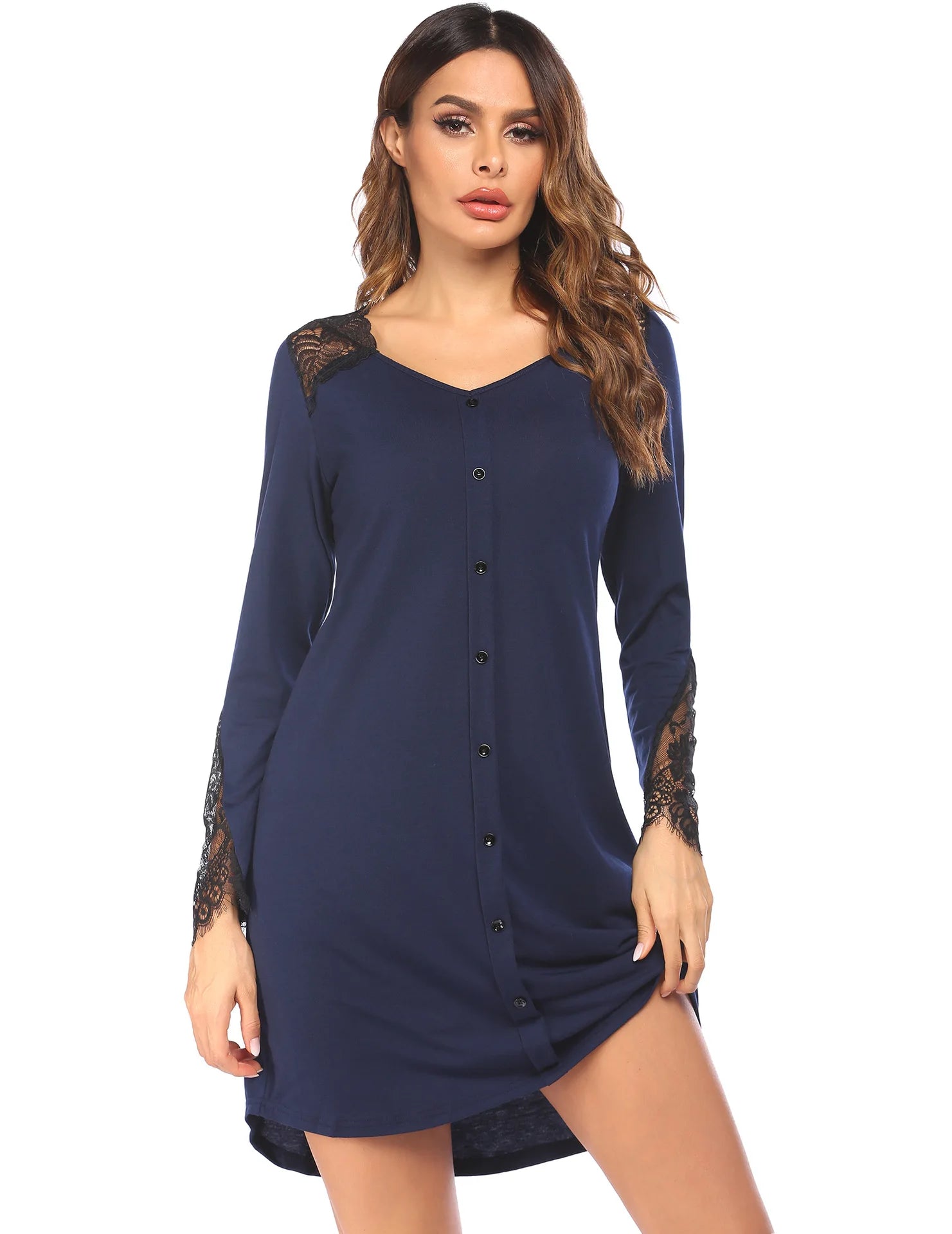 Robe de nuit à manches longues ornée de dentelle pour femmes