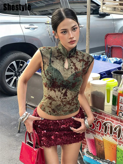 Crop top femme vert en maille à broderie florale