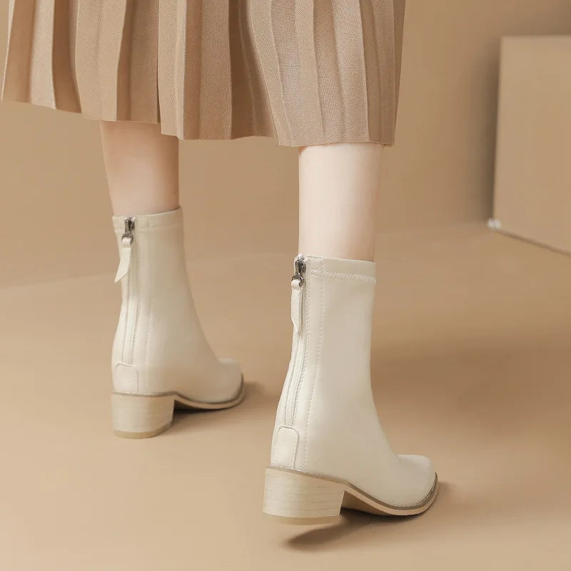 Bottine courtes pointues en cuir souple pour femmes