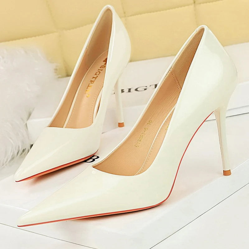 Escarpins en cuir verni pour femmes