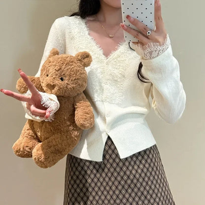 Cardigan en Maille Femme – Col V et Bordure en Dentelle