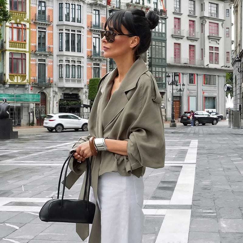 Manteau court à lacets pour femmes