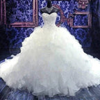 Robe de mariée ornée de broderies et perlées pour femmes