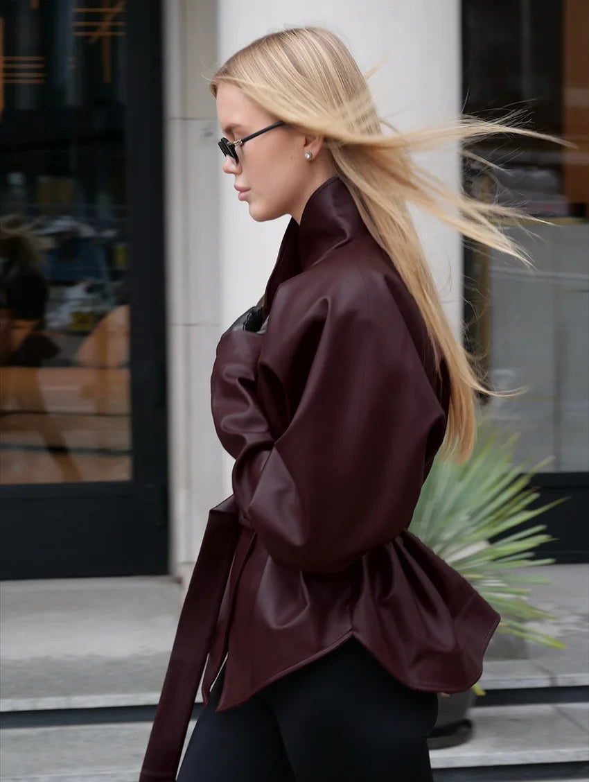 Veste en cuir bordeaux ample épissé taille cintrée pour femmes