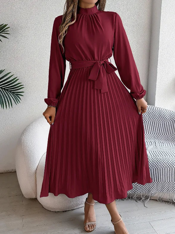 Robe Longue Plissée Femme – Col Montant et Laçage