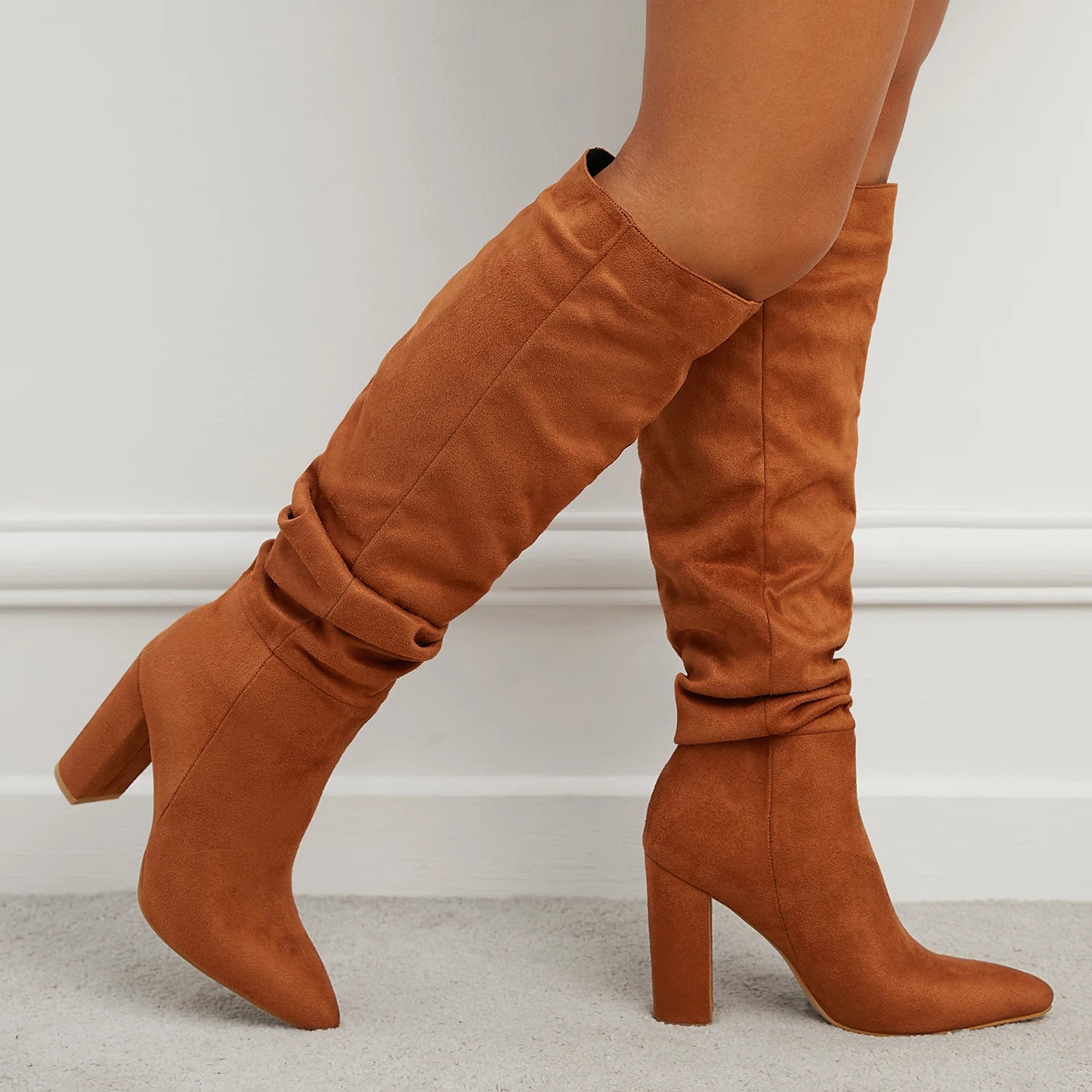 Bottes hautes à bout pointu tendance pour femmes