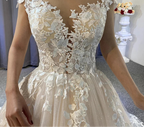 Robes de mariée en dentelle avec des appliques pour femmes