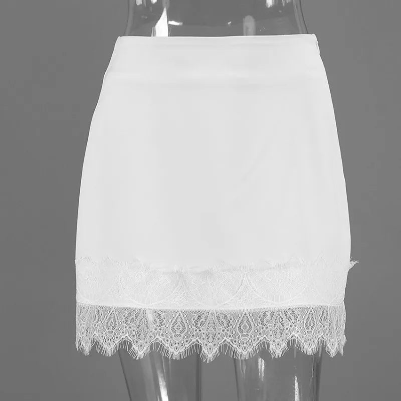 Jupe mini en satin et dentelle pour femmes