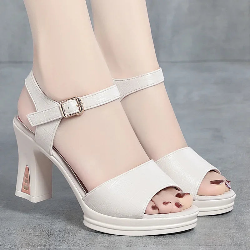Sandales de mode en cuir talons pour femmes
