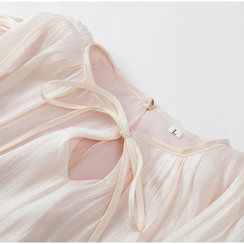 Robe courte élégant à col rond et lacets lanterne pour femmes