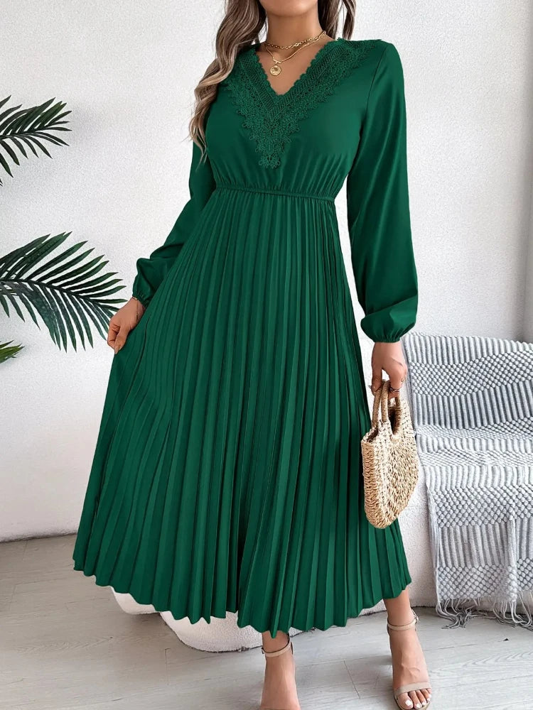 Robe Longue Plissée Femme – Col V et Taille en Dentelle