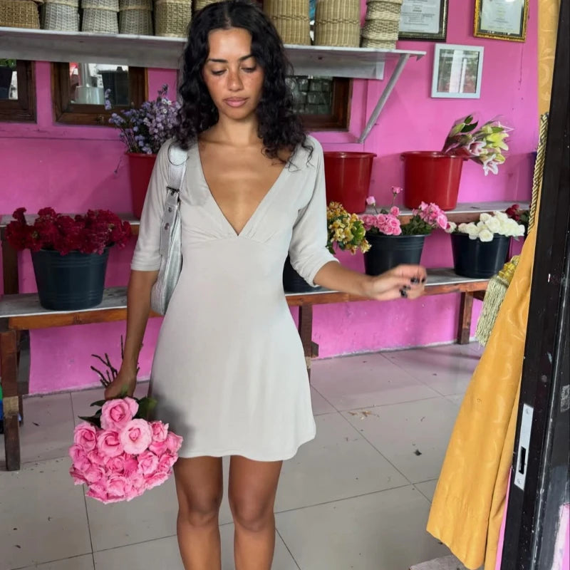 Robe mini élégante à col en V pour femmes