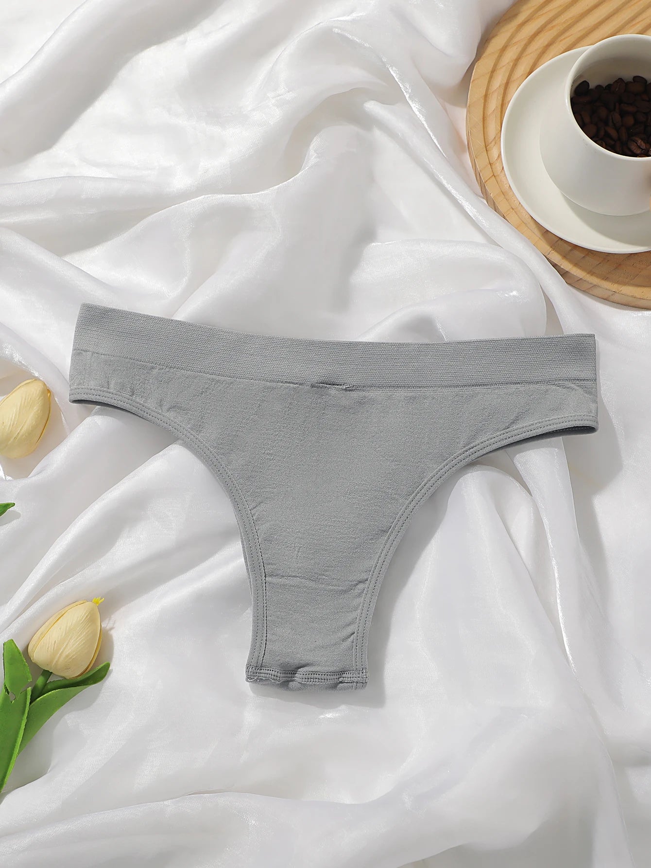 String triangle sexy de couleur unie pour femmes