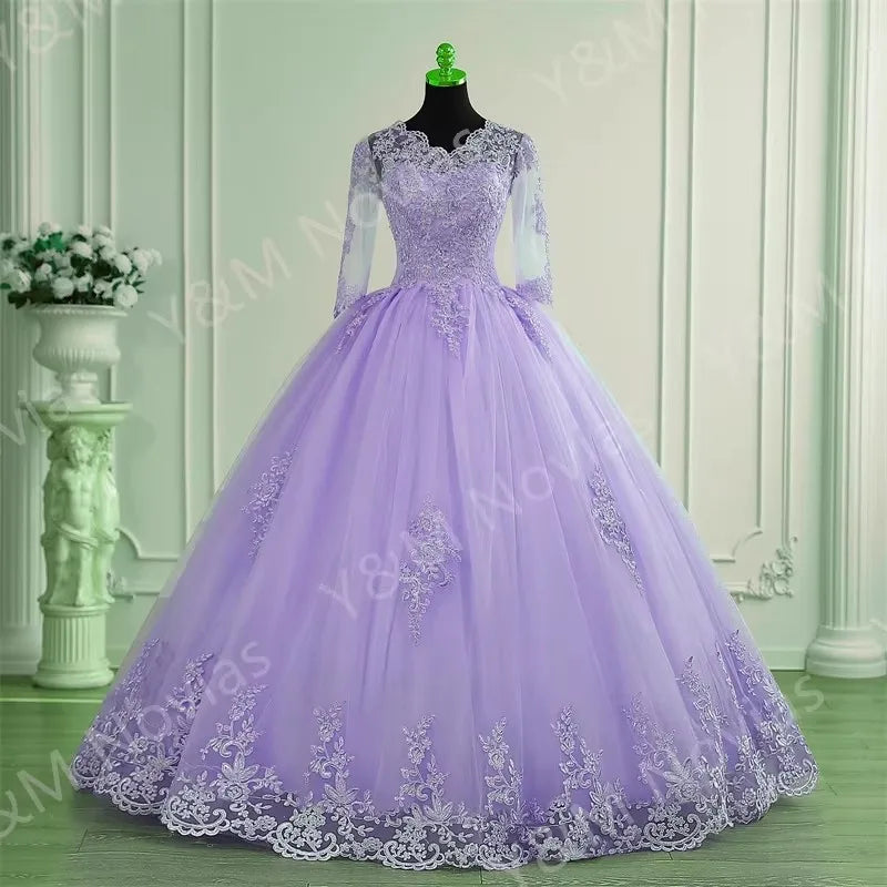 Robe de mariée à manches longues avec appliques en dentelle pour femmes