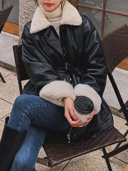 Blouson femme noir en simili cuir à col fourrure et ceinture
