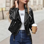 Veste courte et cintrée en similicuir noir pour femmes