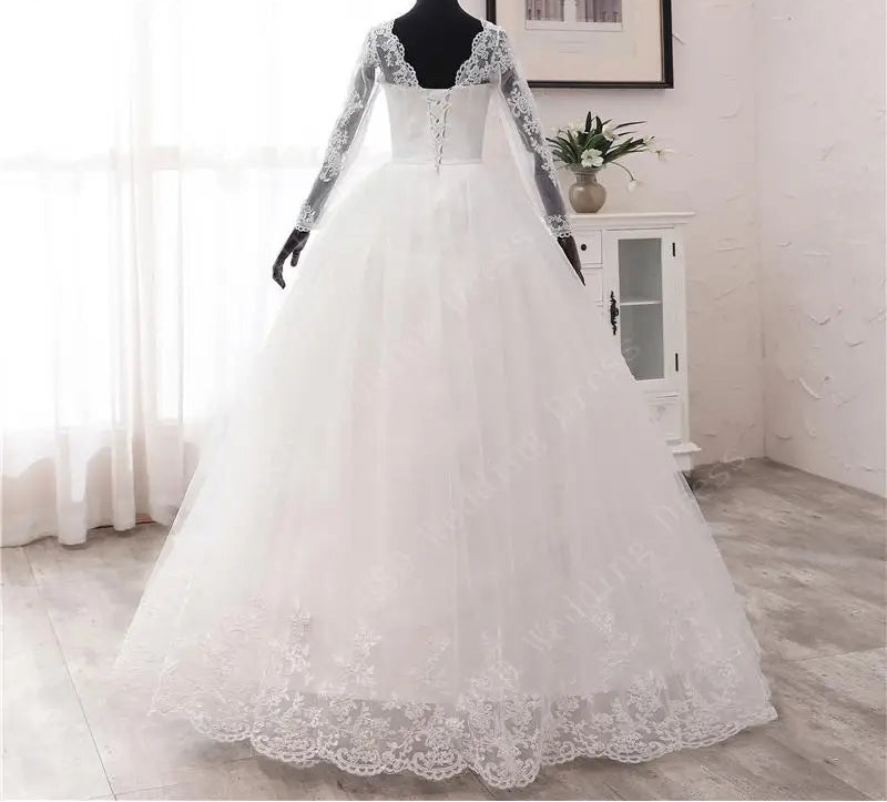 Robe de mariée à manches longues avec appliques en dentelle pour femmes