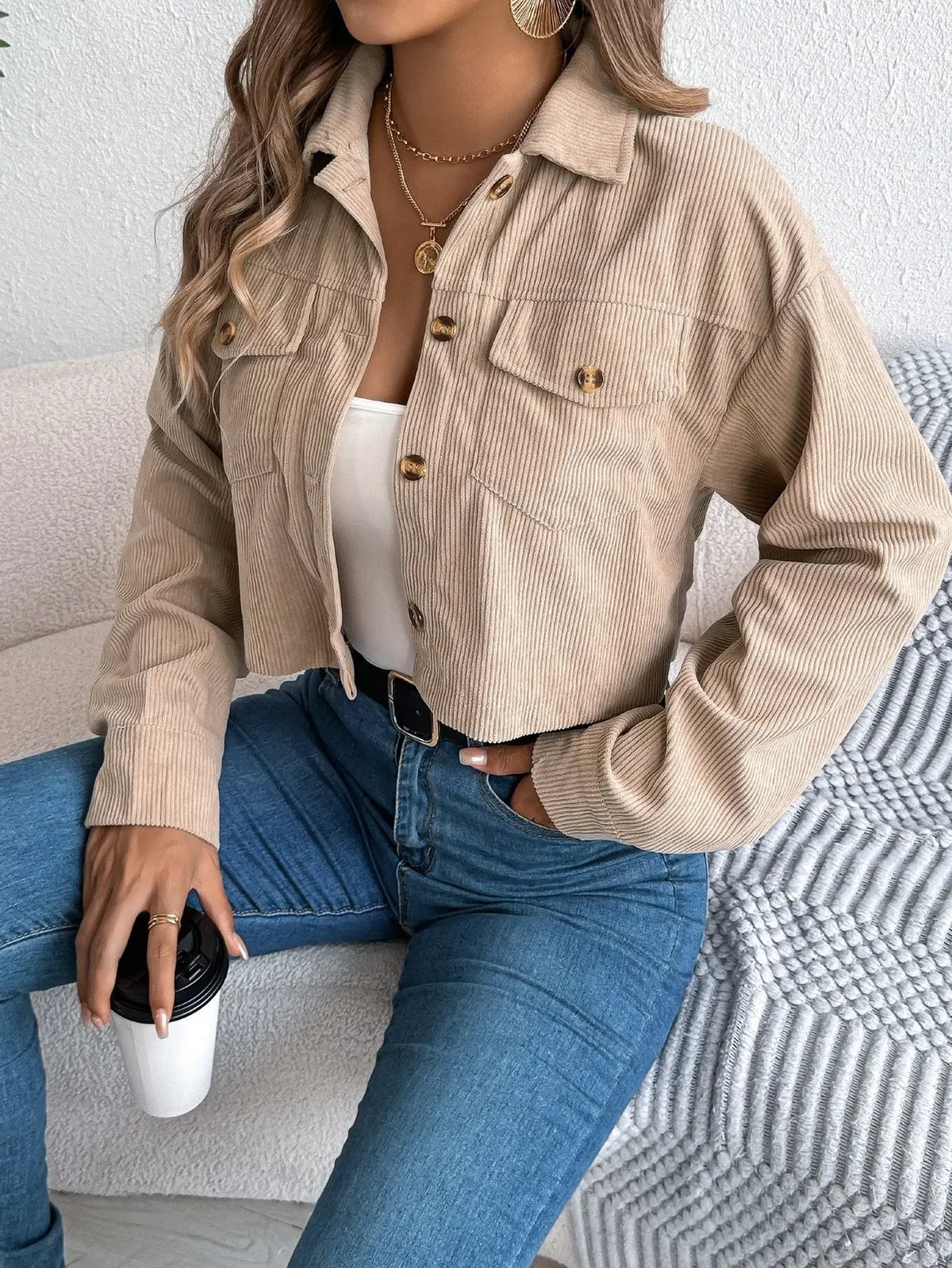 Veste Courte Femme – Velours Côtelé et Poches à Rabat