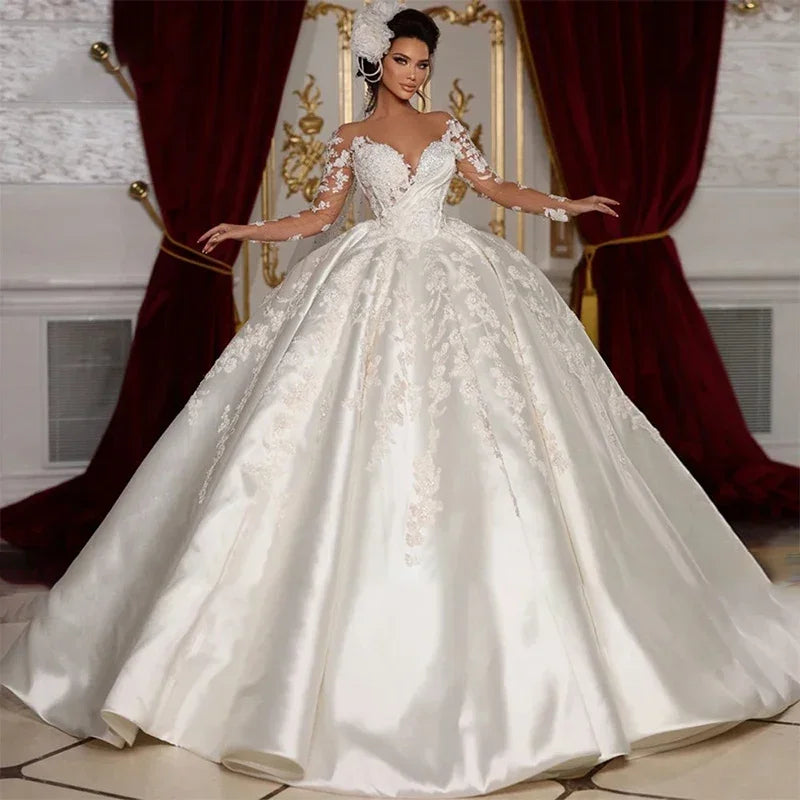 Robe de mariée à manches longues en dentelle brodée pour femmes