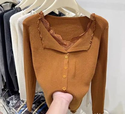 Cardigan Côtelé Femme – Bordures en Dentelle