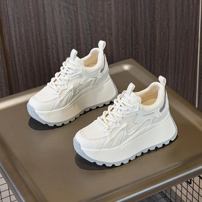 Baskets compensée en cuir synthétique pour femmes