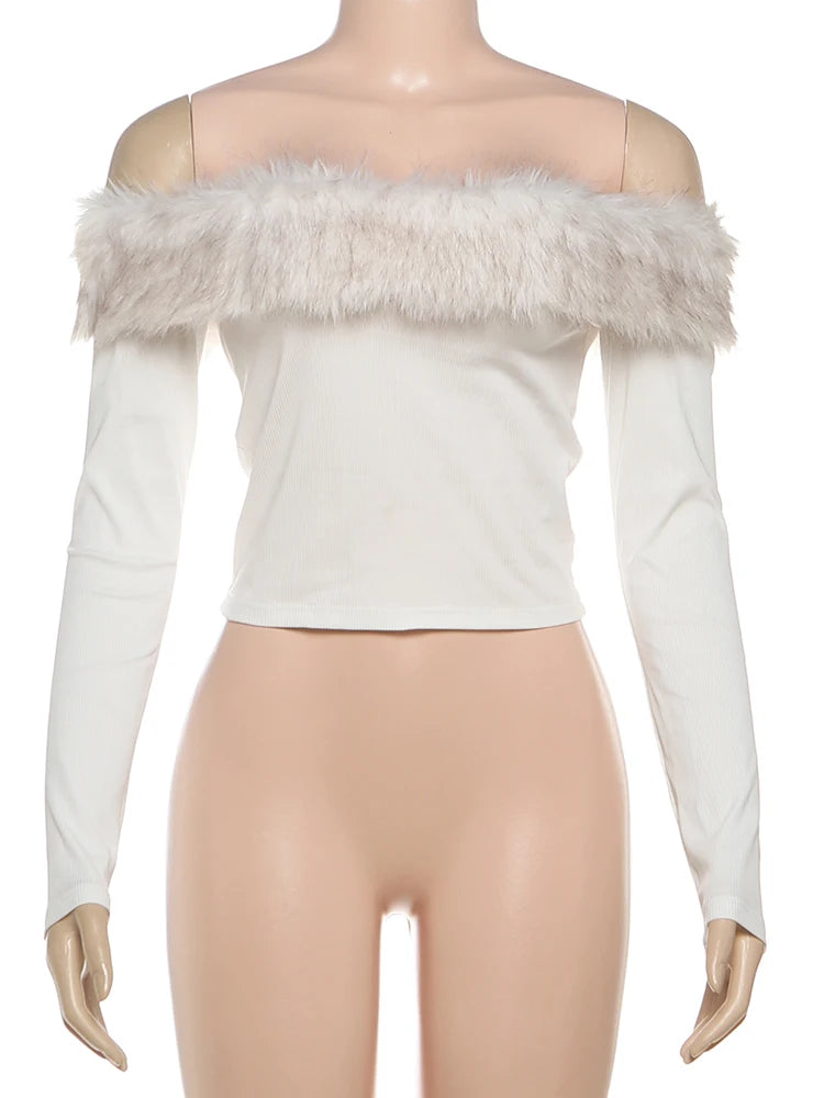 Crop Top Moulant Femme – Col Fendu et Détails Plumes