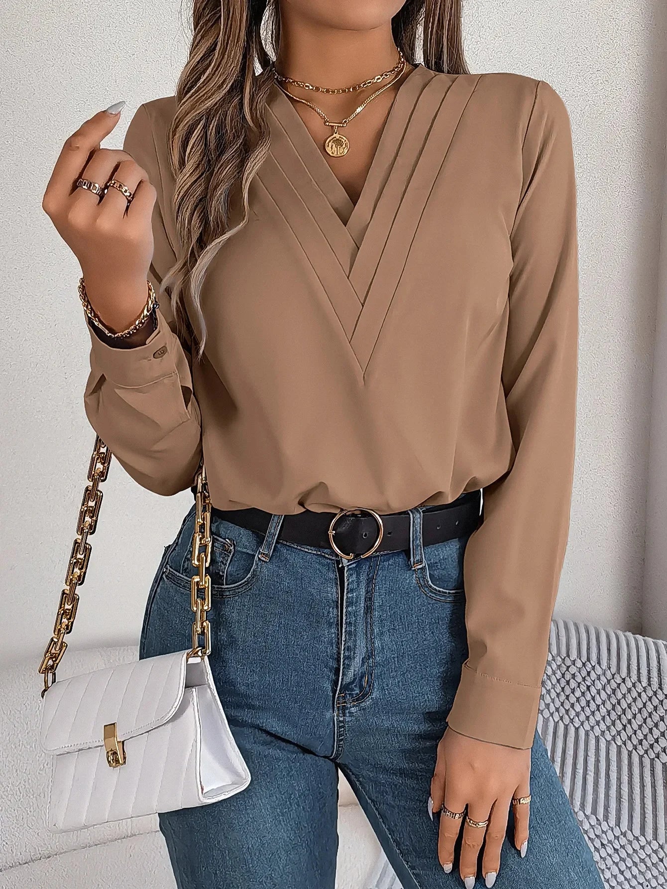 Chemise élégante à manches longues et col en V pour femmes
