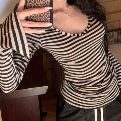 T-shirt Rayé Femme – Col V et Manches Évasées