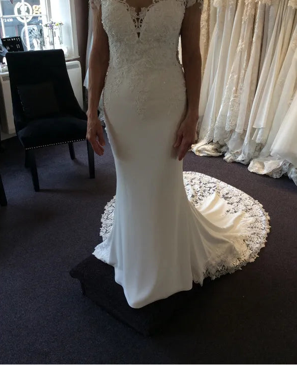 Robe de mariée sirène à manches courtes et dos illusion pour femmes