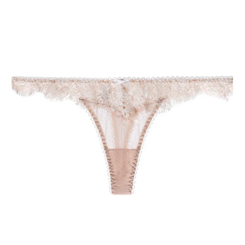 String sexy en dentelle pour femmes