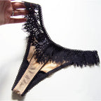 String sexy en dentelle pour femmes