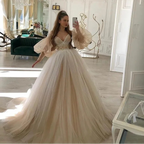 Robe de mariée princesse à décolleté plongeant et manches longues pour femmes