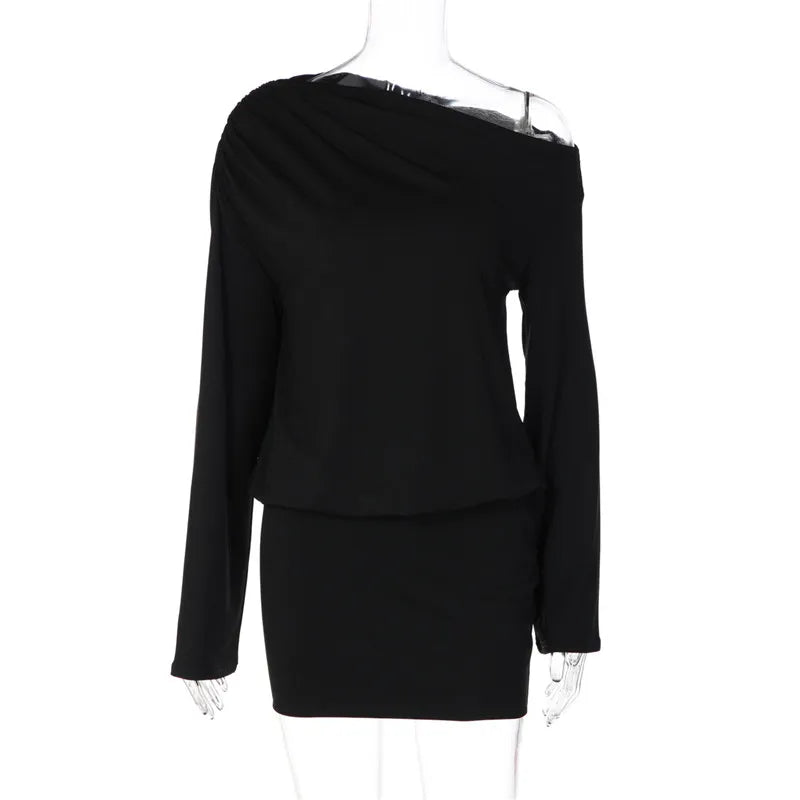Robe courte femme noire élégante à col asymétrique