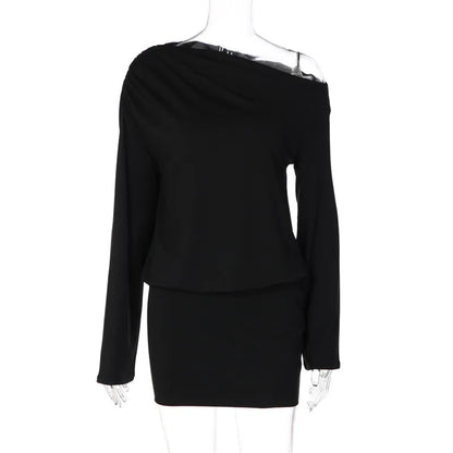 Robe courte femme noire élégante à col asymétrique
