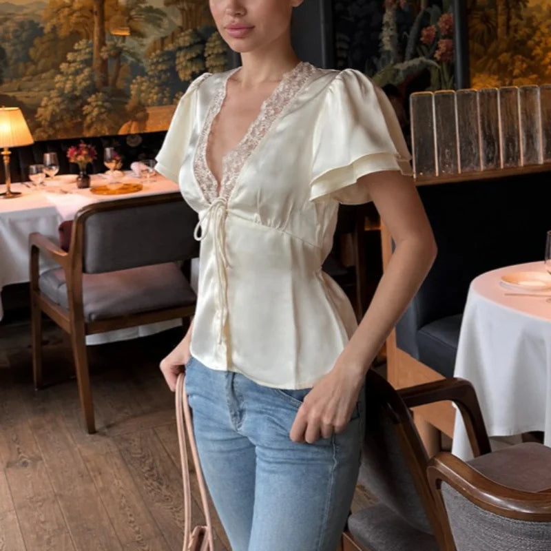 T-shirt court à lacets Lace V-neck pour femmes