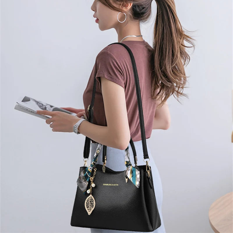 Sac à bandoulière avec foulard en soie pour femmes