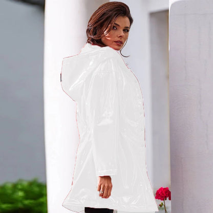 Manteau Verni à Capuche et Fermeture Boutonnée