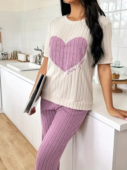 Pyjama à Cœurs Femme – Haut Col Rond et Pantalon Long
